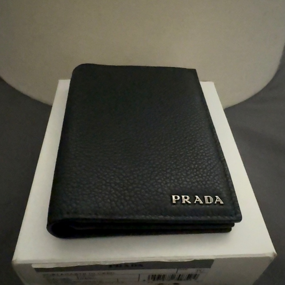 Prada Micro-grain Leather Bifold Card Case Holder Wallet, Nero-Mercurio 2MC101